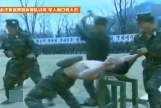 这只是个简单戏法:揭开武术师劈砖断木的科学真相