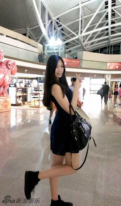 台媒:美国变性人获封肌肉"男神"登杂志封面(图)