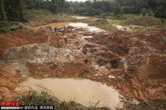 10名中国人在加纳非法采金被捕被指控非法持枪