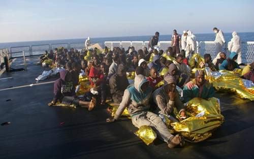 偷渡地中海:武装部落争抢移民 非洲人被迫坐破