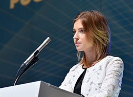 俄美女检察长当杜马议员