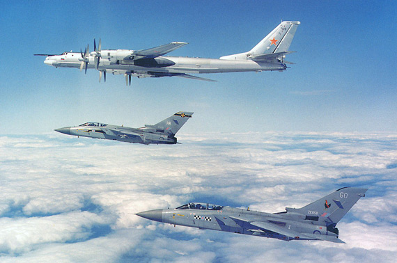 F-22ս˶ͼ-95ը(ͼ)
