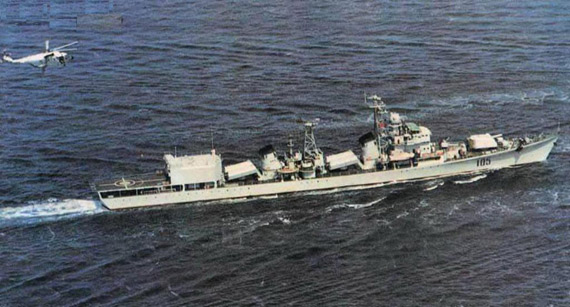 舰队退役的我国自行设计制造的第一艘导弹驱逐舰——济南舰(舷号105)
