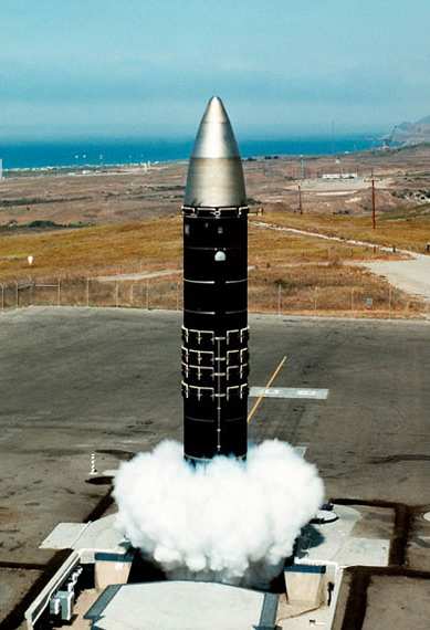 图文:美国和平卫士战略核导弹发射