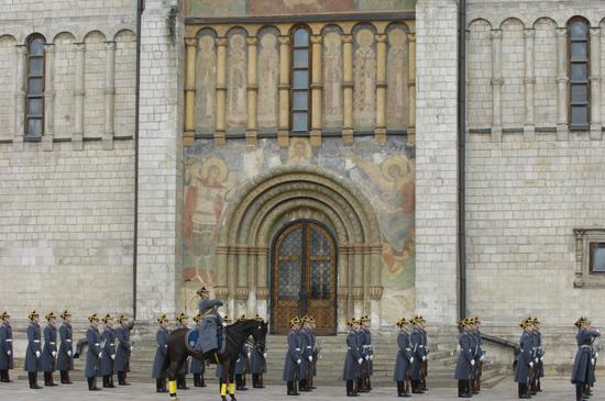 组图:克里姆林宫步兵及骑兵卫队盛装换岗_新浪