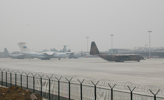 图文抵达成都双流机场的国外运输机