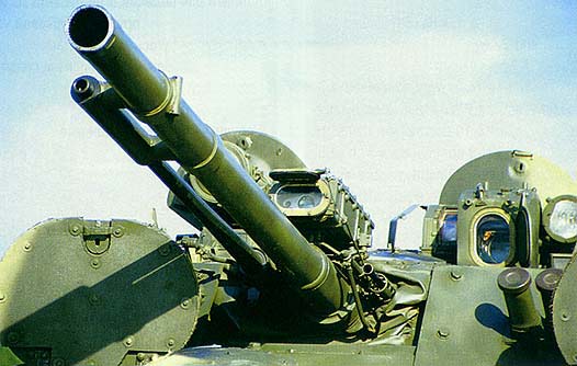一门2a72型30毫米口径自动机关炮和一挺7