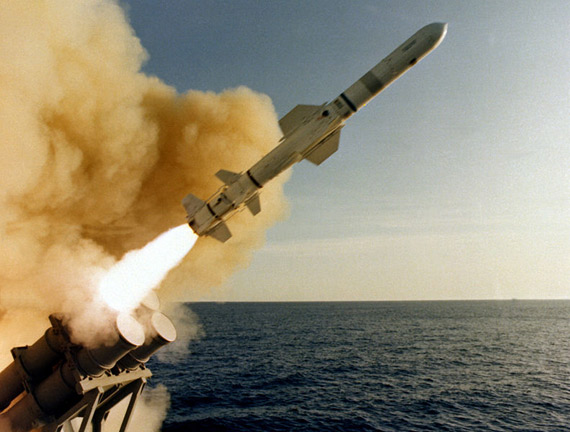 资料图：舰载型AGM-84鱼叉导弹发射