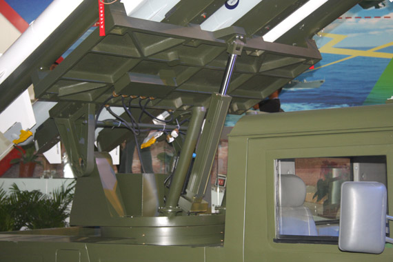 图文：国产猎手II型综合防御系统导弹支架特写
