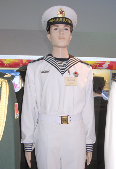 图文:07式海军水兵服
