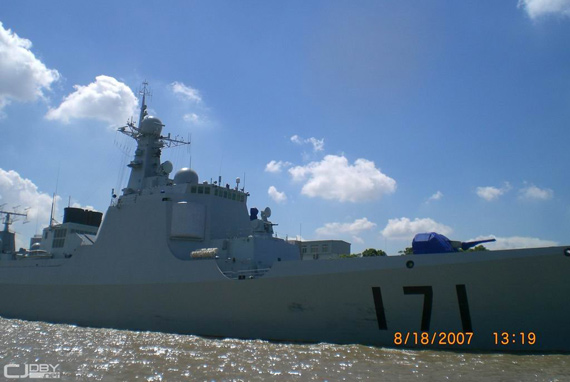 图文:中国海军171号驱逐舰局部