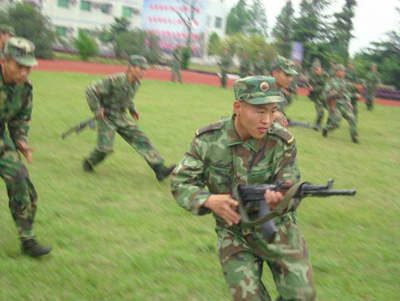 士兵迅速出击