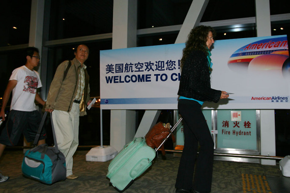 乘坐首航航班抵达北京旅客