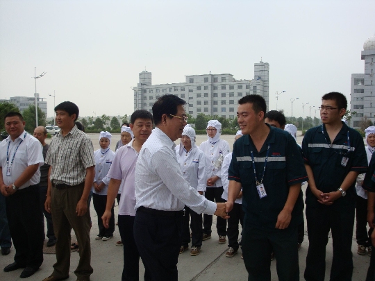 南航集团股份领导亲切慰问长春航食一线员工