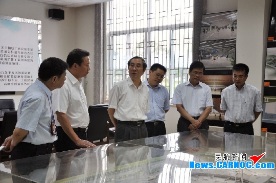 广西自治区马飚主席到桂林两江机场考察调研