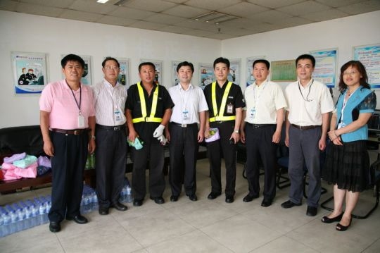 炎炎夏日情系基层--东航山东领导一线送清凉