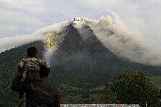 印尼锡纳朋火山爆发　或将影响国际航空运输