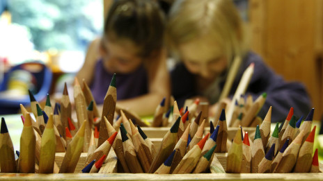 children drawing with pencils