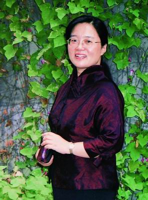 儿童文学作家<em>秦文君</em>:爱他就不要责备他_新浪女