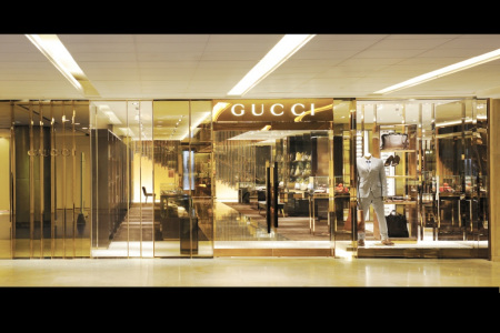 Lead: After Gucci the decoration Singapore Paragon Flagship Shop in had recently begun ...