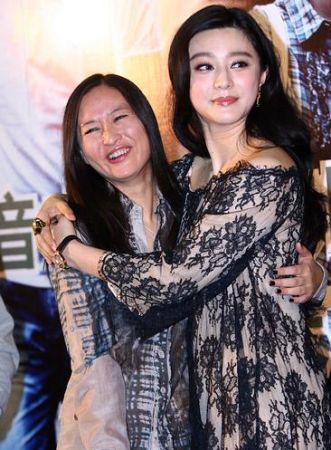 两人拥抱 两人拥抱