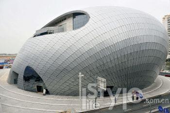 深圳保利剧院.保利剧院建筑面积达15000平方米,拥有观众席1551个.
