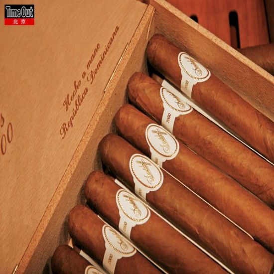 顶级雪茄客为之配套的器具的价位甚至在几万或几十万元