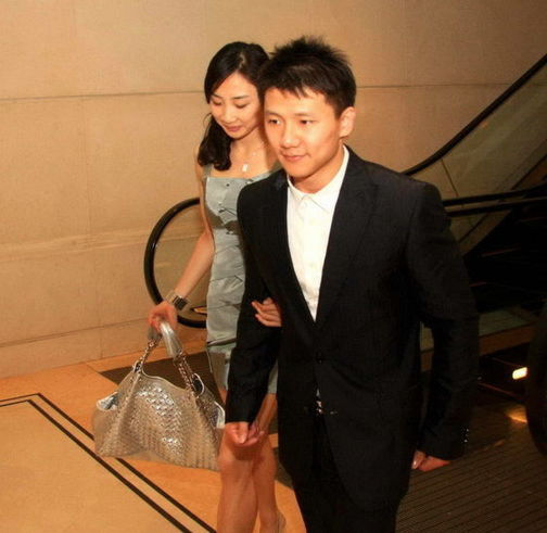 陈一冰何雯娜曾经携手相随 陈一冰何雯娜曾经携手相随