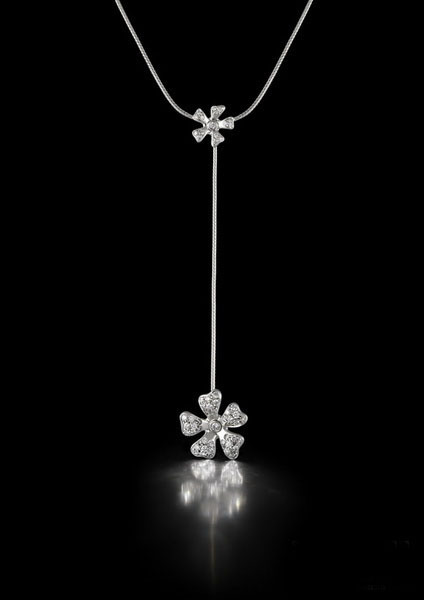 De Beers WildflowersҰϵ