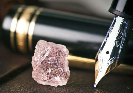 澳大利亚出土最大粉红色钻石
