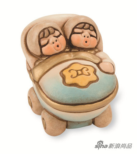睡卧在车里的THUN图恩双子座雕像 (05/22 - 6/21) 睡卧在车里的THUN图恩双子座雕像 (05/22 - 6/21)