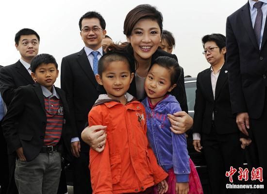 泰国总理英拉访华 北京植中泰友谊树