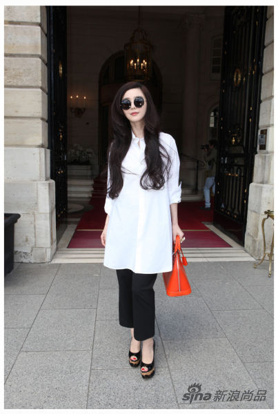 范冰冰携LV最新EPI ALMA手袋出席活动