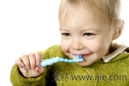 预防宝宝牙齿排列不齐