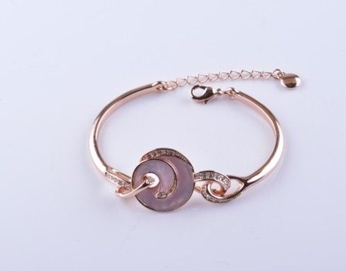 塑造时尚摩登女性 ARTINI尽展优雅格调|时尚摩