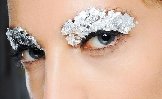 2012春夏Fendi高级成衣秀场银箔眼妆