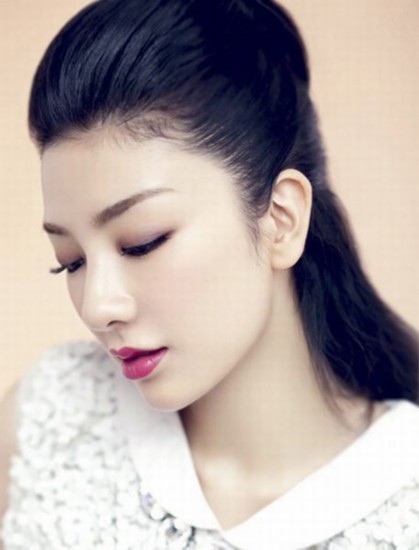 杨幂嘴瘪大S五官平 揭女星整容也掩盖不了的缺