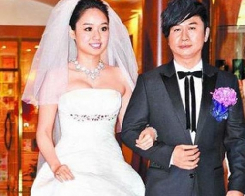 48岁黄舒骏公开微整形 表示对自己婚姻有信心