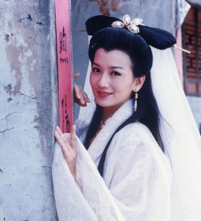 赵雅芝在《新白娘子传奇》里的蝴蝶结发型