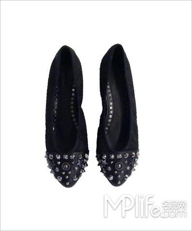 Givenchy Studded Flats in Black RMB 3,070