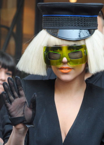 ��ɫ�۾�����ɫ����Ů��Lady Gaga