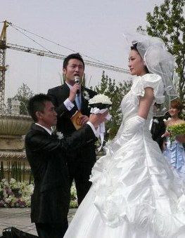 孙宁婚纱_孙宁性感图片(2)