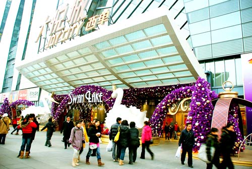 北京斥大悦城资百万打造天鹅湖景观灯(图)_新浪尚品_新浪网