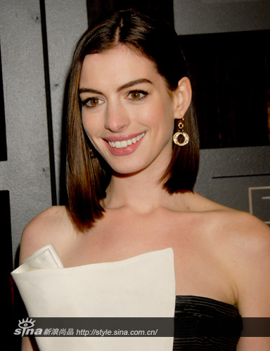 뵱Ůǰݡɪޱ(Anne Hathaway)