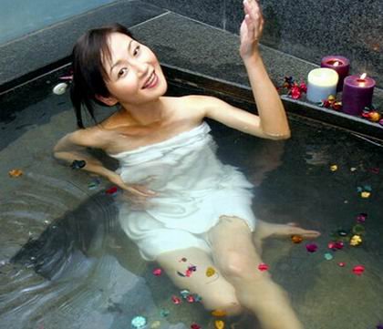 娱乐圈美女明星香艳沐浴图大pk 性感羞涩全囊括