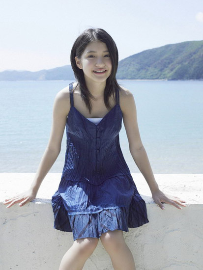 14岁可爱日本女星泳装写真明媚清纯(组图(3)