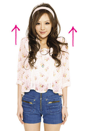 两肩用力向上提