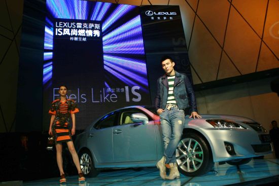 IS风尚燃情秀名模与跑车激情碰撞