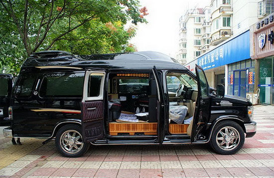 福特E350商务休旅车现车到店 售138万元