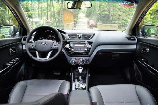 新浪汽车体验试驾东风悦达起亚K2 内饰篇